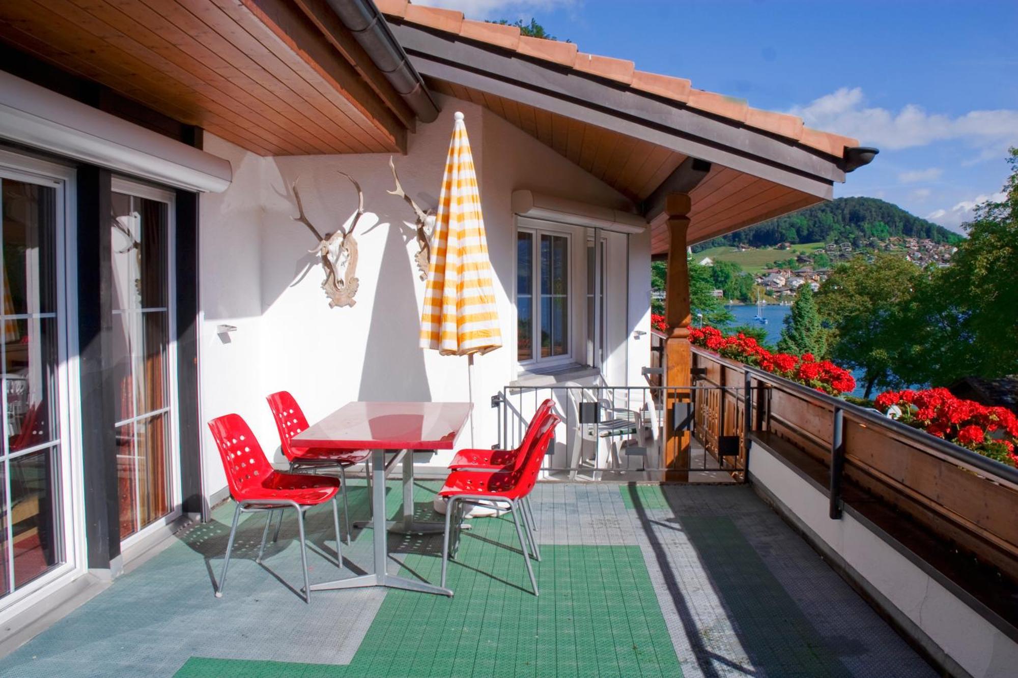 Seehotel Boutique Jaegerhof-Hubertus Faulensee Exterior photo
