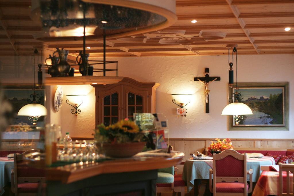 Seehotel Boutique Jaegerhof-Hubertus Faulensee Exterior photo