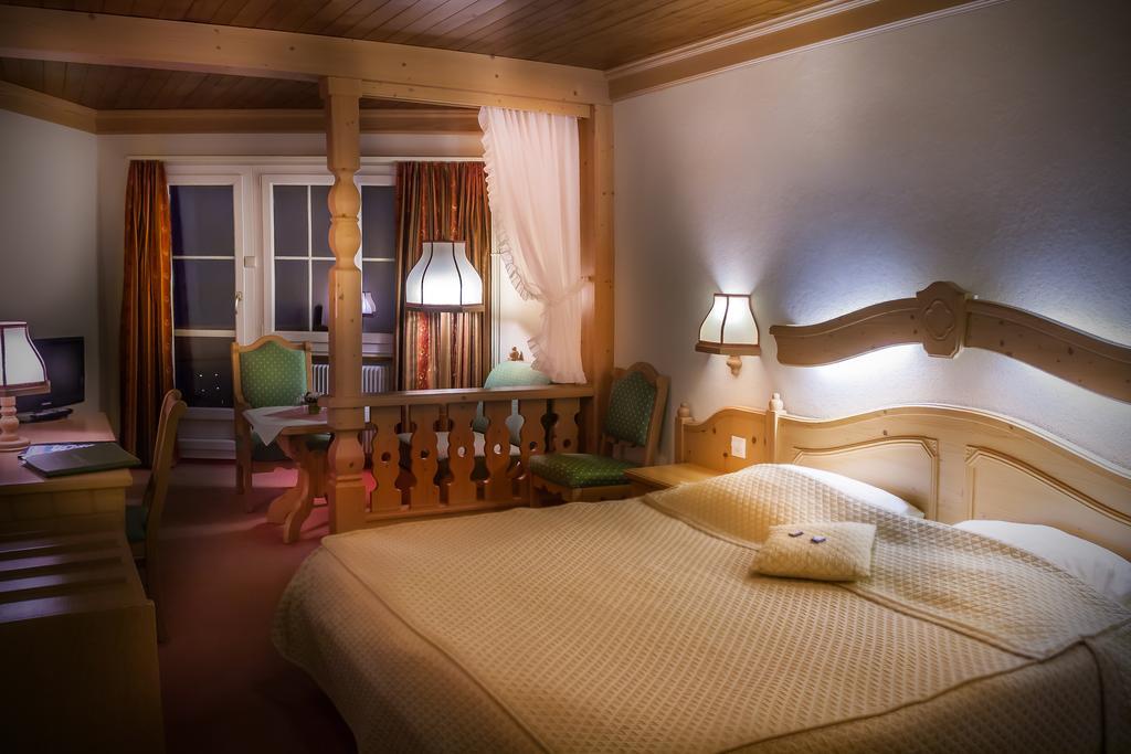 Seehotel Boutique Jaegerhof-Hubertus Faulensee Exterior photo