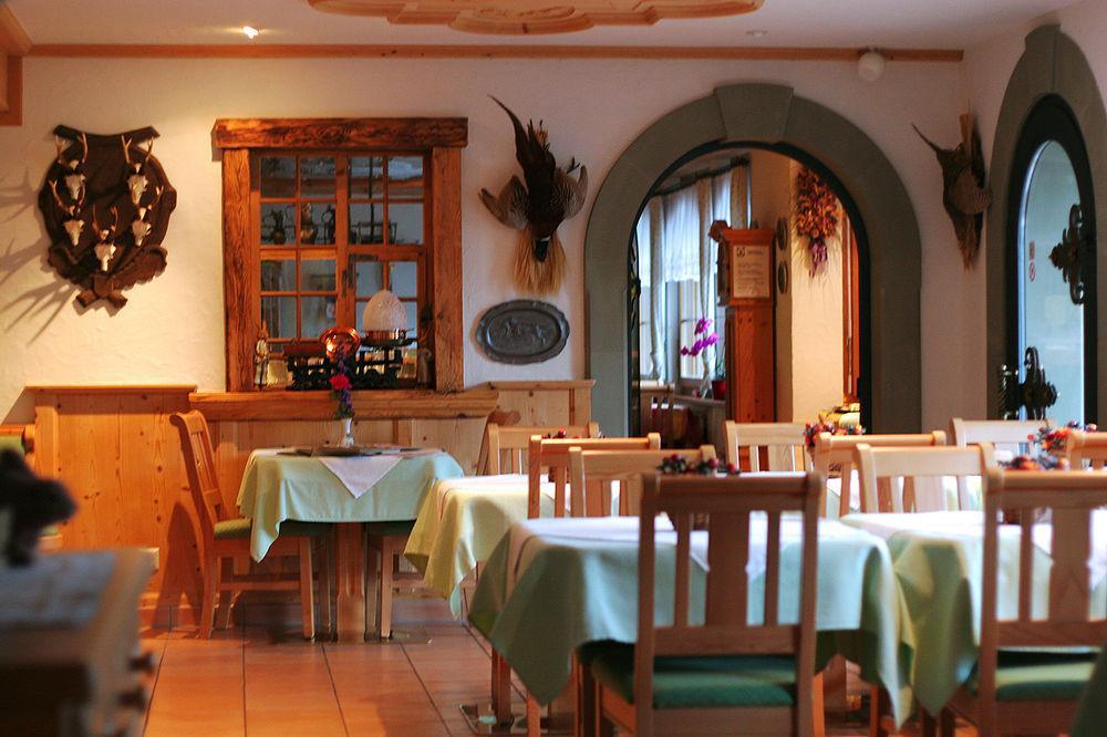 Seehotel Boutique Jaegerhof-Hubertus Faulensee Exterior photo